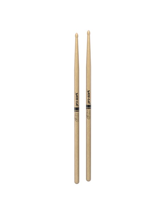 Baqueta de nogal americano con punta de madera 735 de ProMark, diseñada por Steve Ferrone.