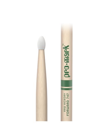 Baquetas ProMark Classic Forward 747 Raw, Nogal americano con punta ovalada de nailon 2