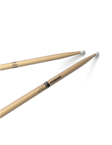 Baqueta de nogal americano con punta de nailon 2BX de ProMark, diseñada por Dave Lombardo.