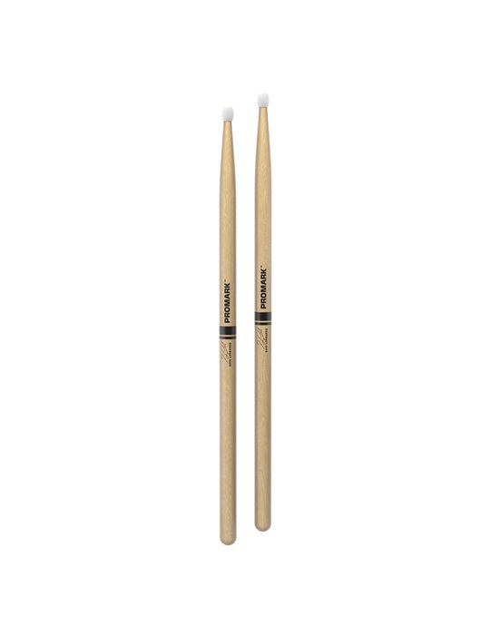 Baqueta de nogal americano con punta de nailon 2BX de ProMark, diseñada por Dave Lombardo.