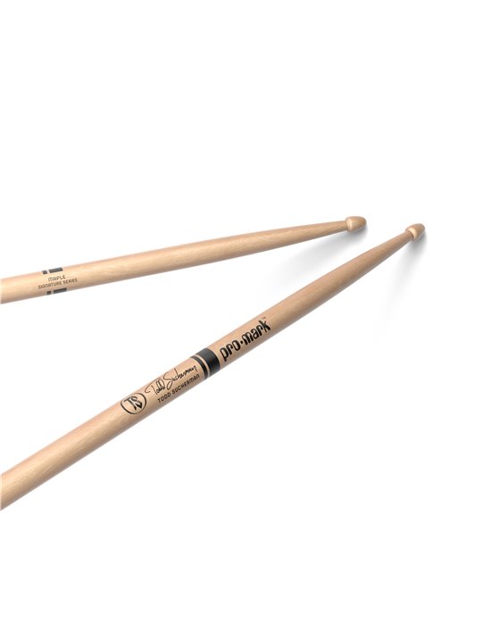 Baqueta de arce con punta de madera SD330 de ProMark, diseñada por Todd Sucherman.