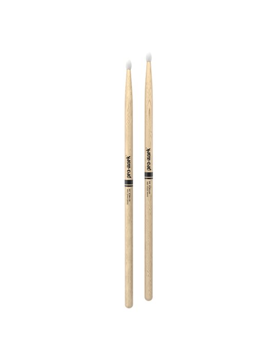 Baquetas ProMark Classic Attack 5A, Roble Shira Kashi con punta ovalada de nailon