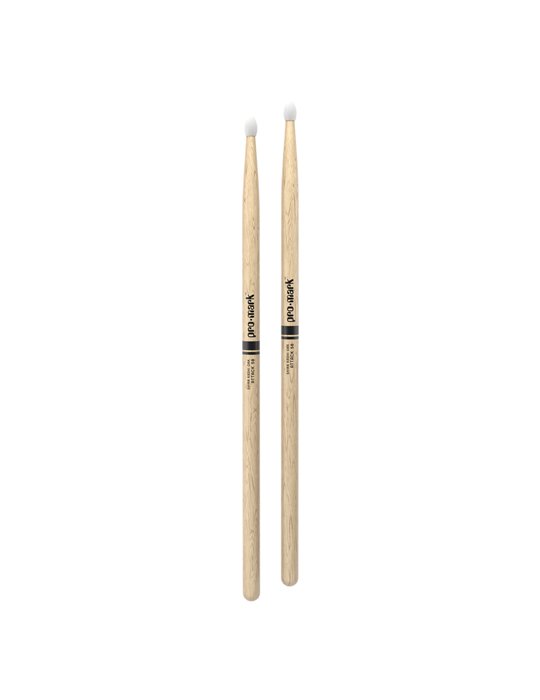 Baquetas ProMark Classic Attack 5B, Roble Shira Kashi con punta ovalada de nailon