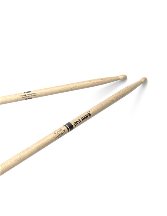 Baqueta de roble Shira Kashi con punta de madera 747 de ProMark, diseñada por Neil Peart.