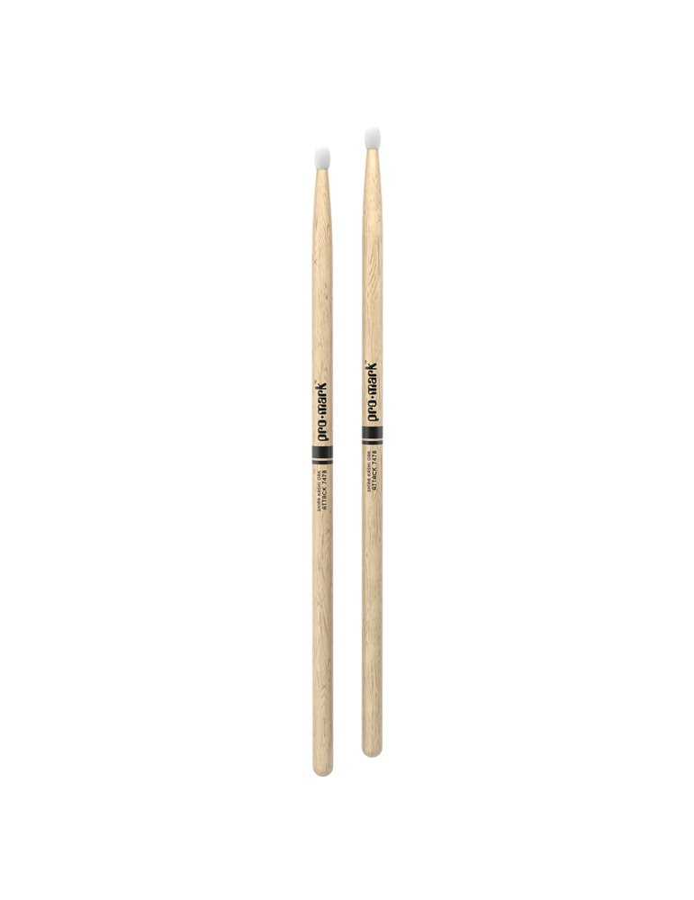 Baquetas ProMark Classic Attack 747B, Roble Shira Kashi con punta ovalada de nailon
