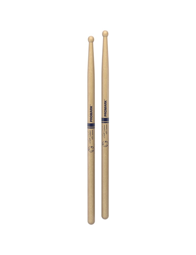 Baqueta de nogal americano con punta de madera DC17 de ProMark, diseñada por Scott Johnson.