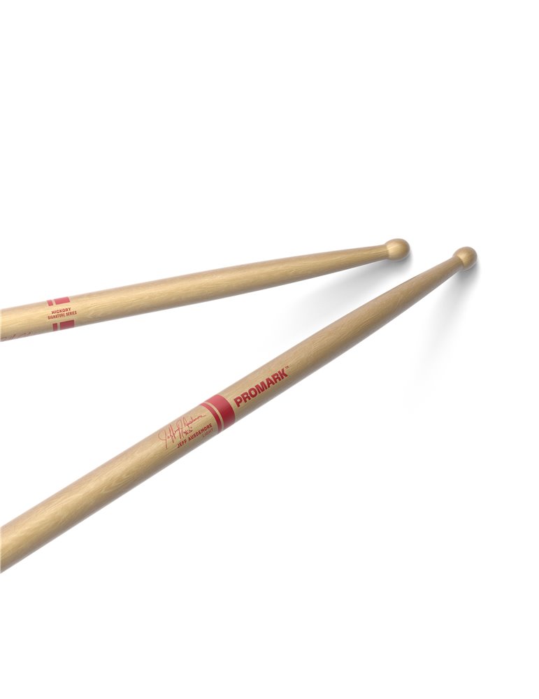 Baqueta de nogal americano con punta de madera DC18i de ProMark, diseñada por Jeff Ausdemore.