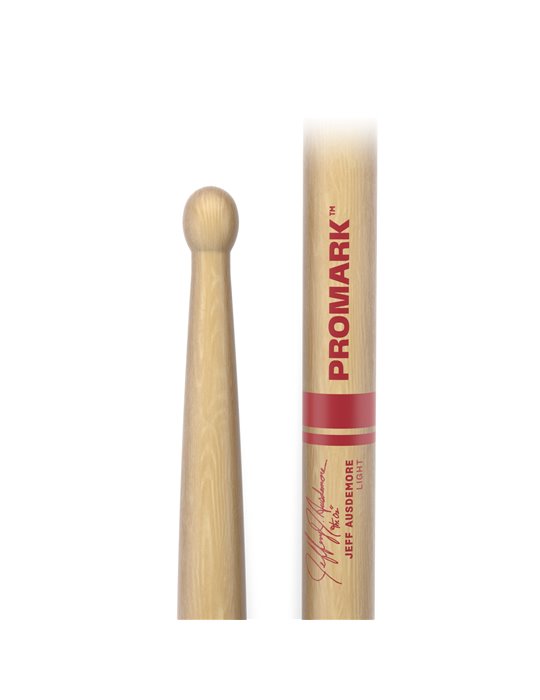 Baqueta de nogal americano con punta de madera DC18i de ProMark, diseñada por Jeff Ausdemore.