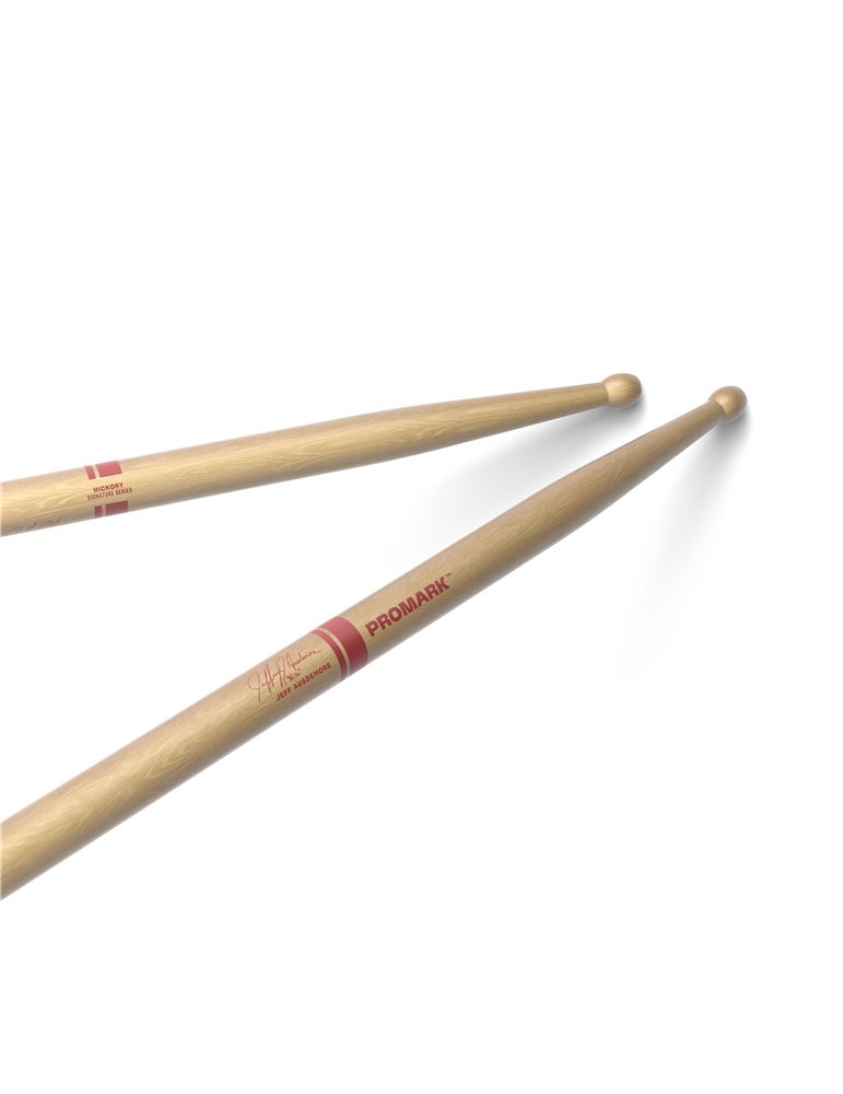 Baqueta de nogal americano con punta de madera DC8 de ProMark, diseñada por Jeff Ausdemore.