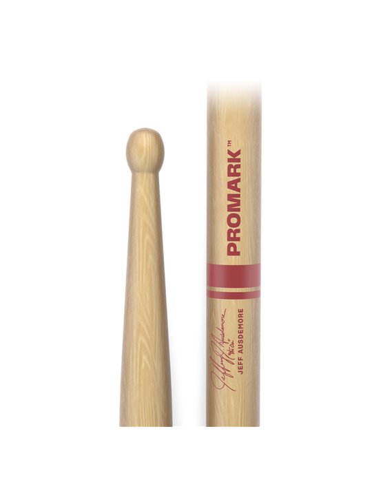 Baqueta de nogal americano con punta de madera DC8 de ProMark, diseñada por Jeff Ausdemore.