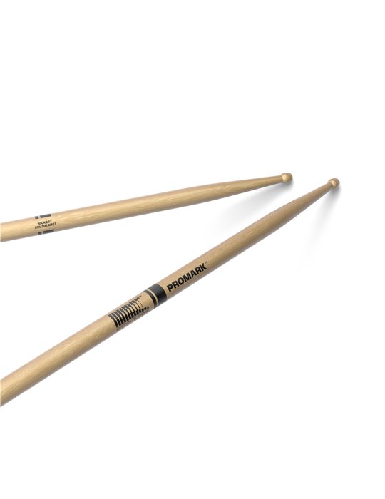 Baqueta de nogal americano con punta de madera 740 de ProMark diseñada por Dame Evelyn Glennie