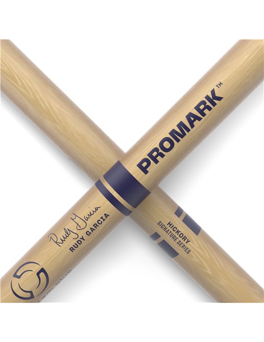 ProMark. Baqueta de marcha Rudy Garcia Signature