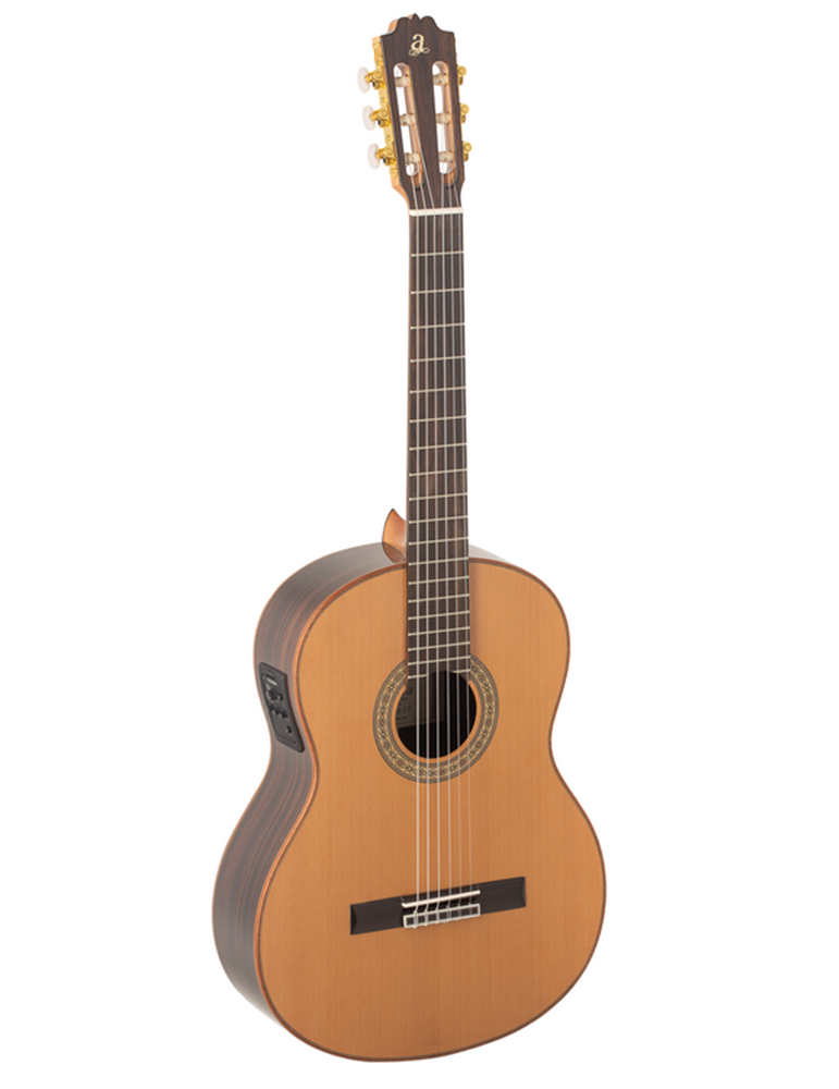 GUITARRA CLÁSICA ADMIRA A10 ELECTRIFICADA CON FISHMAN SERIE ARTESANÍA