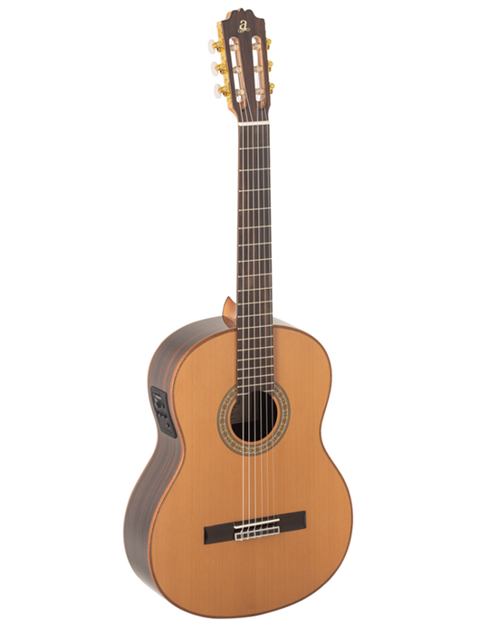 GUITARRA CLÁSICA ADMIRA A10 ELECTRIFICADA CON FISHMAN SERIE ARTESANÍA