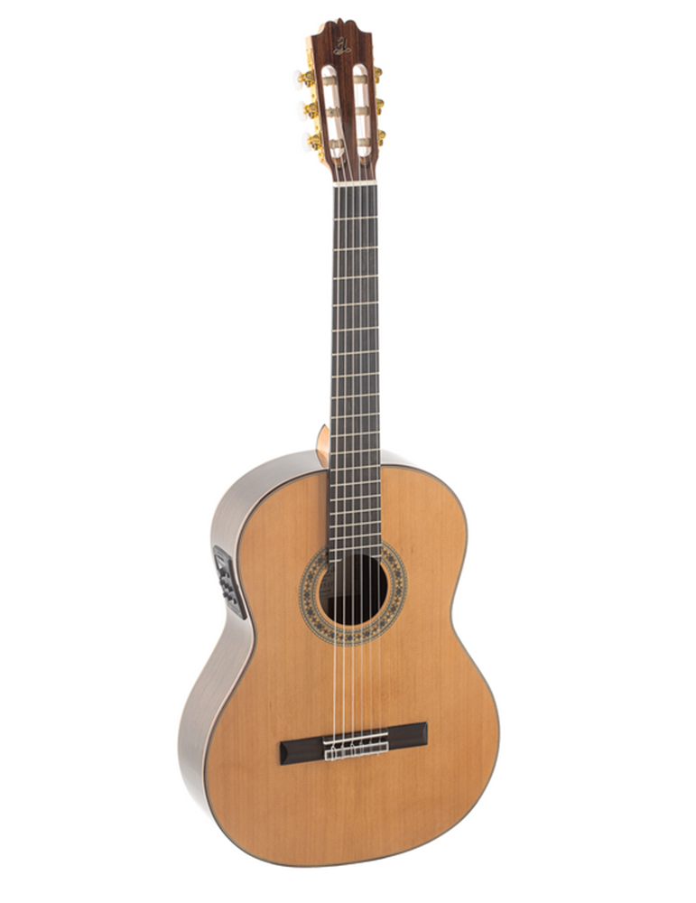 GUITARRA CLÁSICA ADMIRA A15 ELECTRIFICADA CON FISHMAN SERIE ARTESANÍA