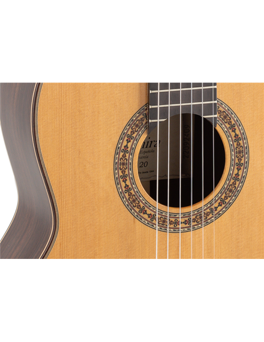 GUITARRA CLÁSICA ADMIRA A20 ELECTRIFICADA CON FISHMAN SERIE ARTESANÍA