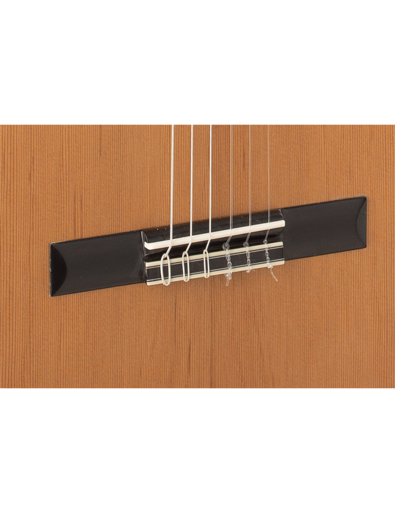GUITARRA CLÁSICA ADMIRA A2 ELECTRIFICADA CON FISHMAN SERIE ARTESANÍA