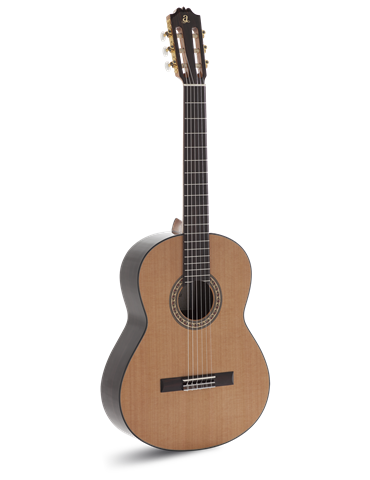 GUITARRA CLÁSICA ADMIRA A6 ELECTRIFICADA CON FISHMAN SERIE ARTESANÍA