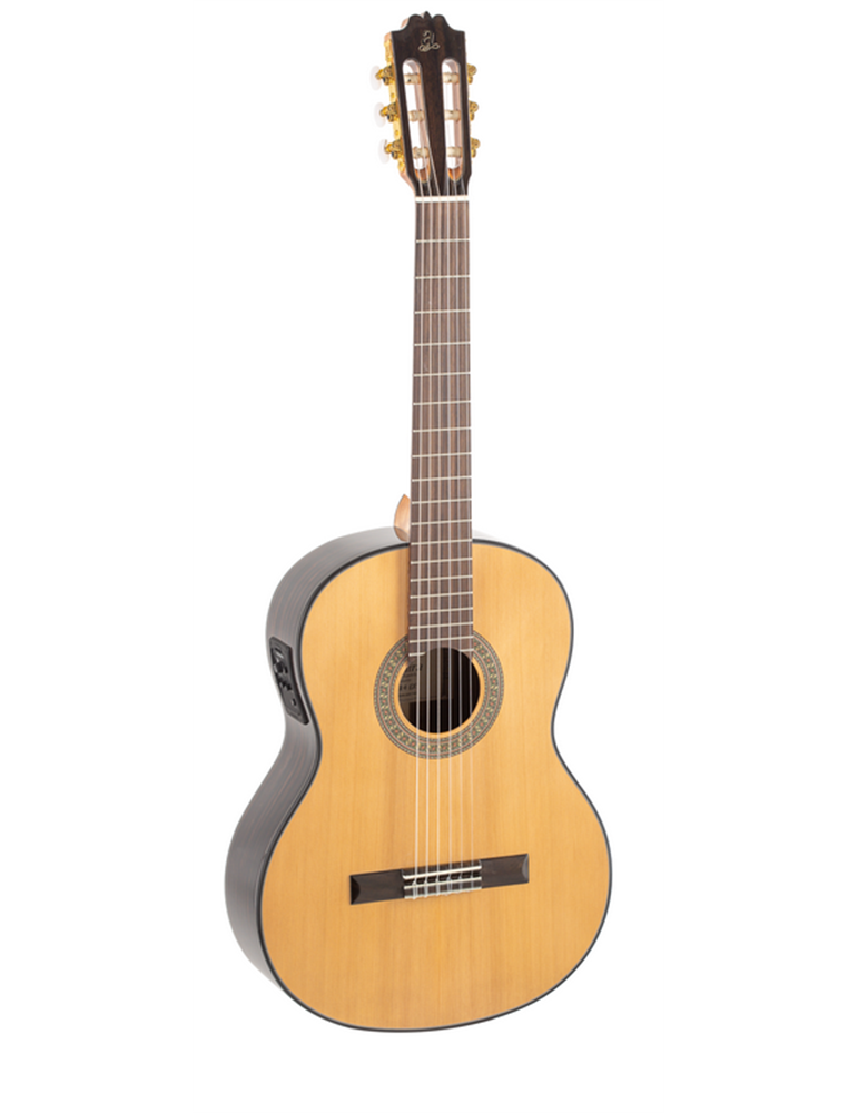 GUITARRA CLÁSICA ADMIRA A4 ELECTRIFICADA CON FISHMAN SERIE ARTESANÍA