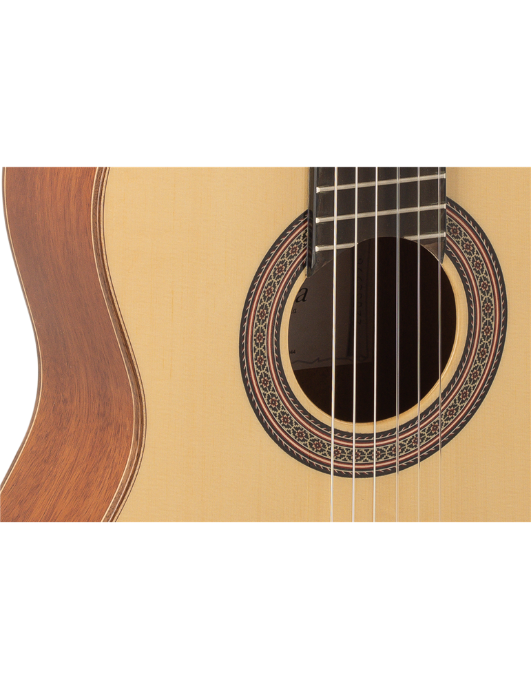 GUITARRA CLÁSICA ADMIRA A45 ELECTRIFICADA FISHMAN SERIE ARTESANÍA