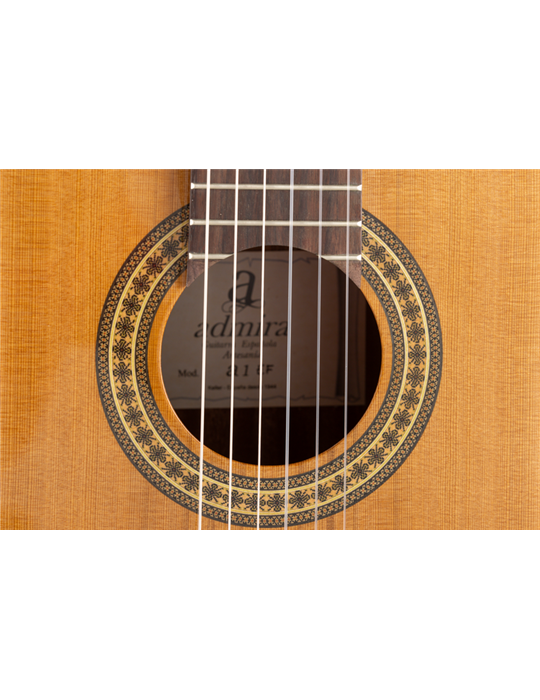 GUITARRA CLÁSICA ADMIRA A1 ELECTRIFICADA FISHMAN SERIE ARTESANÍA