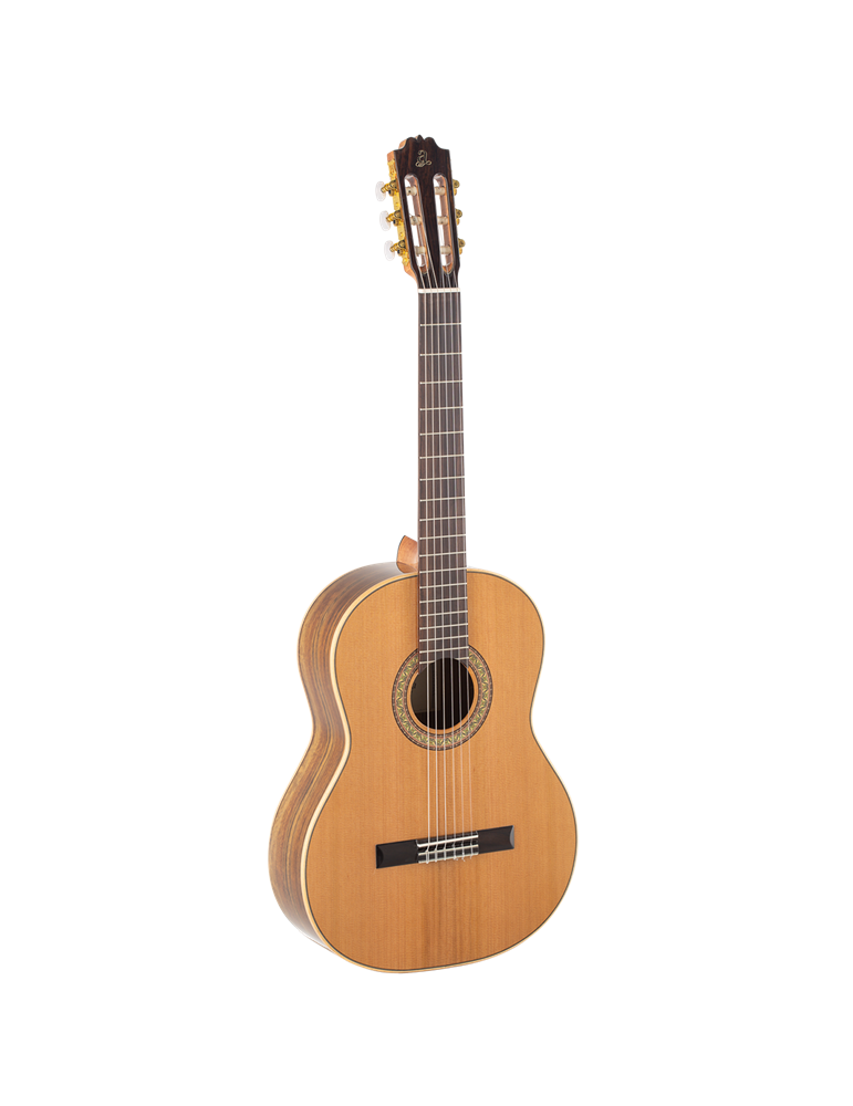 GUITARRA CLÁSICA ADMIRA A8 ELECTRIFICADA CON FISHMAN SERIE ARTESANÍA