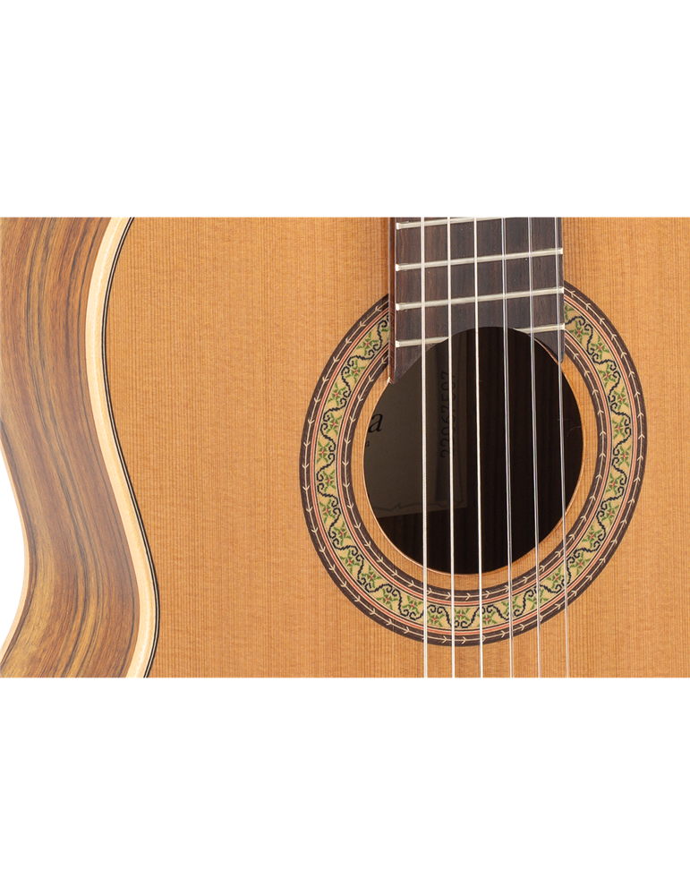 GUITARRA CLÁSICA ADMIRA A8 ELECTRIFICADA CON FISHMAN SERIE ARTESANÍA