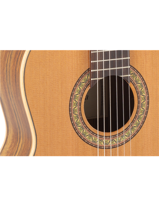 GUITARRA CLÁSICA ADMIRA A8 ELECTRIFICADA CON FISHMAN SERIE ARTESANÍA