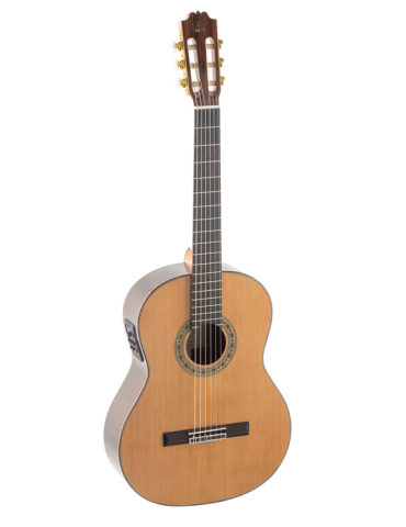 GUITARRA CLÁSICA ADMIRA A15 ELECTRIFICADA CON FISHMAN SERIE ARTESANÍA