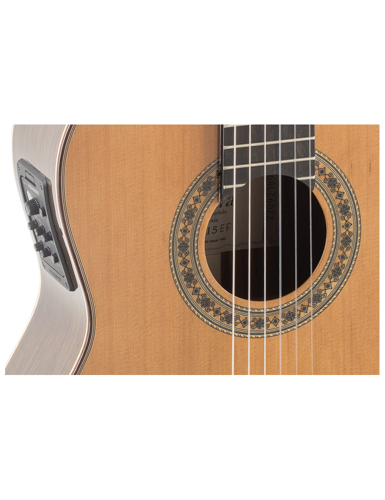 GUITARRA CLÁSICA ADMIRA A15 ELECTRIFICADA CON FISHMAN SERIE ARTESANÍA