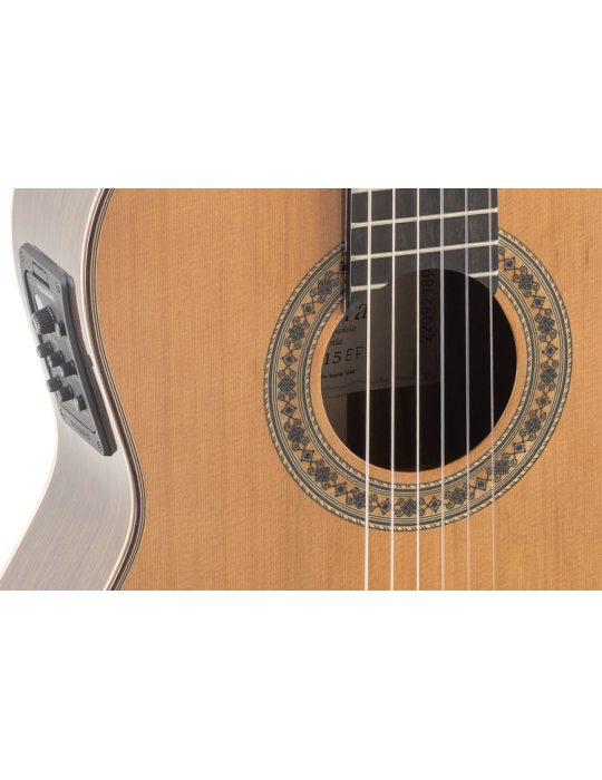 GUITARRA CLÁSICA ADMIRA A15 ELECTRIFICADA CON FISHMAN SERIE ARTESANÍA