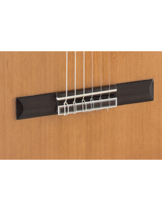 GUITARRA CLÁSICA ADMIRA A15 ELECTRIFICADA CON FISHMAN SERIE ARTESANÍA