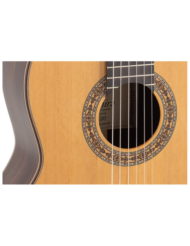 GUITARRA CLÁSICA ADMIRA A20 ELECTRIFICADA CON FISHMAN SERIE ARTESANÍA
