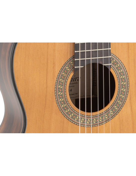 GUITARRA CLÁSICA ADMIRA A4 SERIE ARTESANÍA