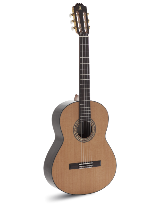 GUITARRA CLÁSICA ADMIRA A6 ELECTRIFICADA CON FISHMAN SERIE ARTESANÍA
