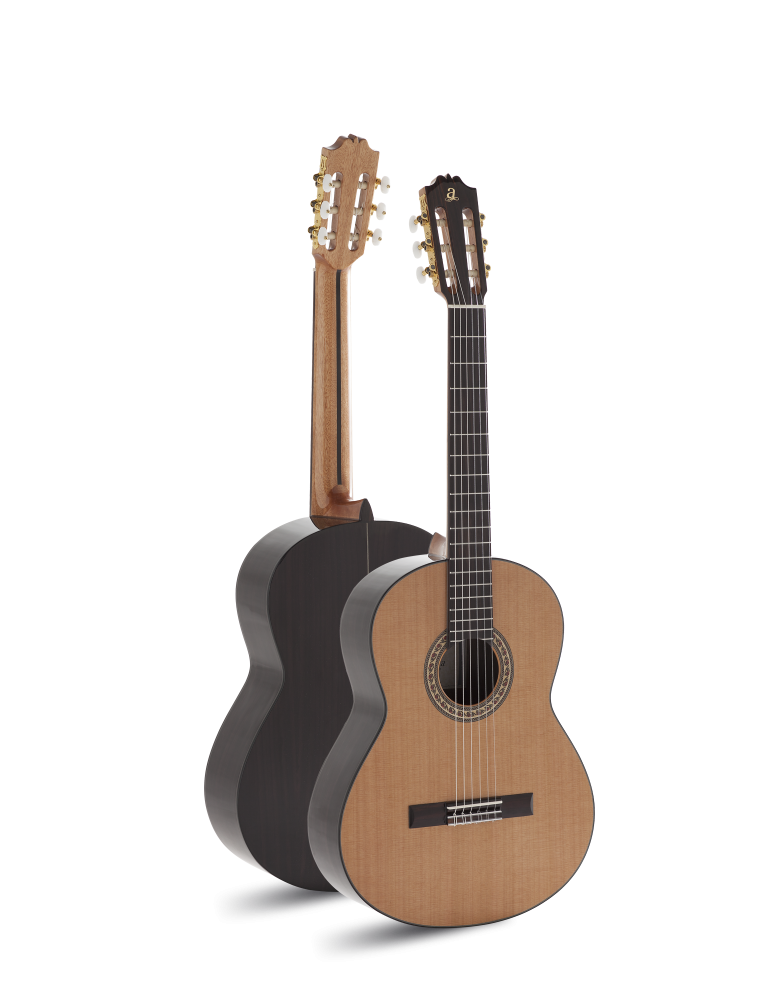 GUITARRA CLÁSICA ADMIRA A6 ELECTRIFICADA CON FISHMAN SERIE ARTESANÍA