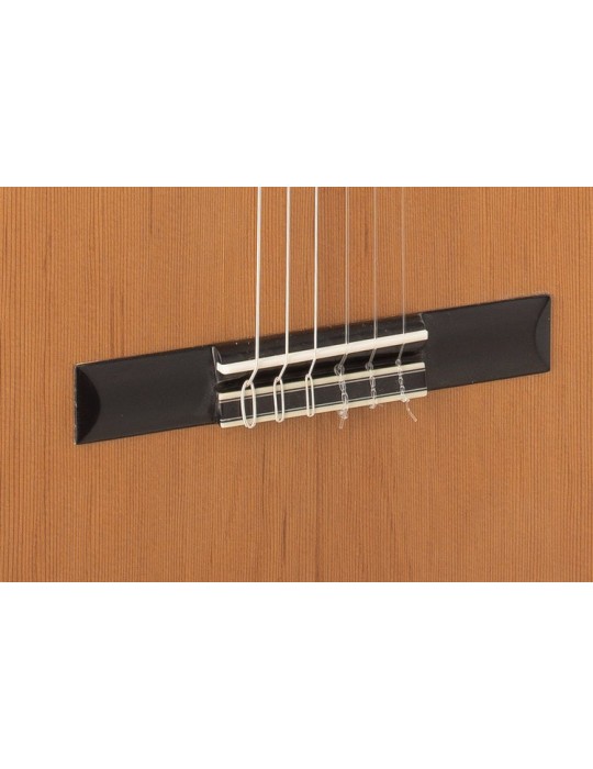 GUITARRA CLÁSICA ADMIRA A4 ELECTRIFICADA CON FISHMAN SERIE ARTESANÍA