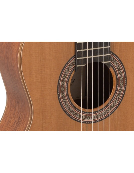GUITARRA CLÁSICA ADMIRA A40 ELECTRIFICADA CON FISHMAN SERIE ARTESANÍA