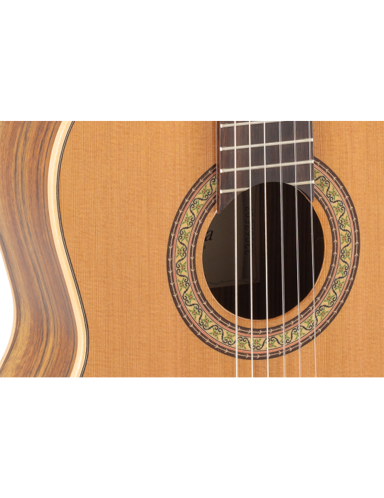 GUITARRA CLÁSICA ADMIRA A8 ELECTRIFICADA CON FISHMAN SERIE ARTESANÍA