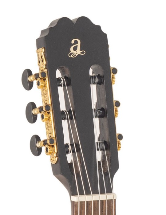 GUITARRA CLÁSICA ADMIRA LUNA SERIE ESTUDIO CUTAWAY ELECTRIFICADA EQ6
