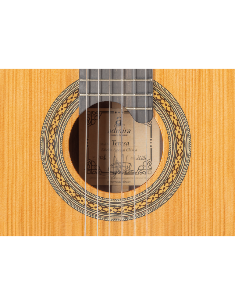 GUITARRA ADMIRA TERESA SERIE ARTESANÍA