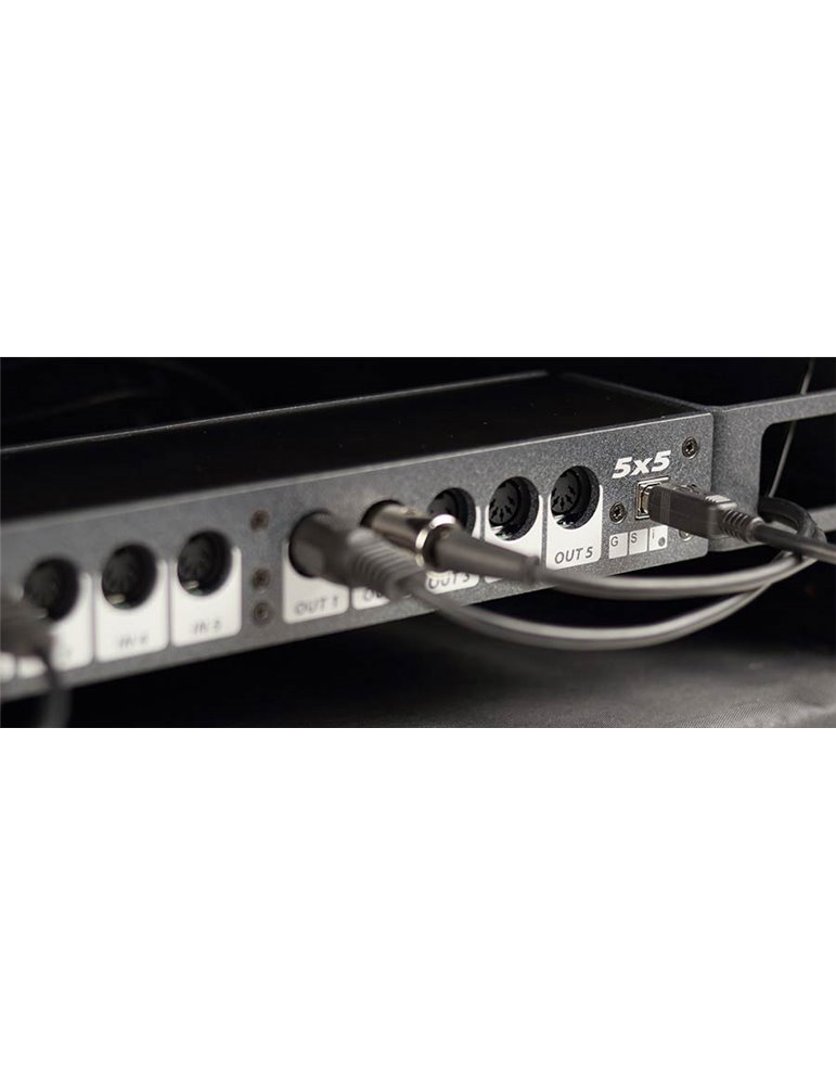 Interfaz midi USB Crumar con 5 In/Out