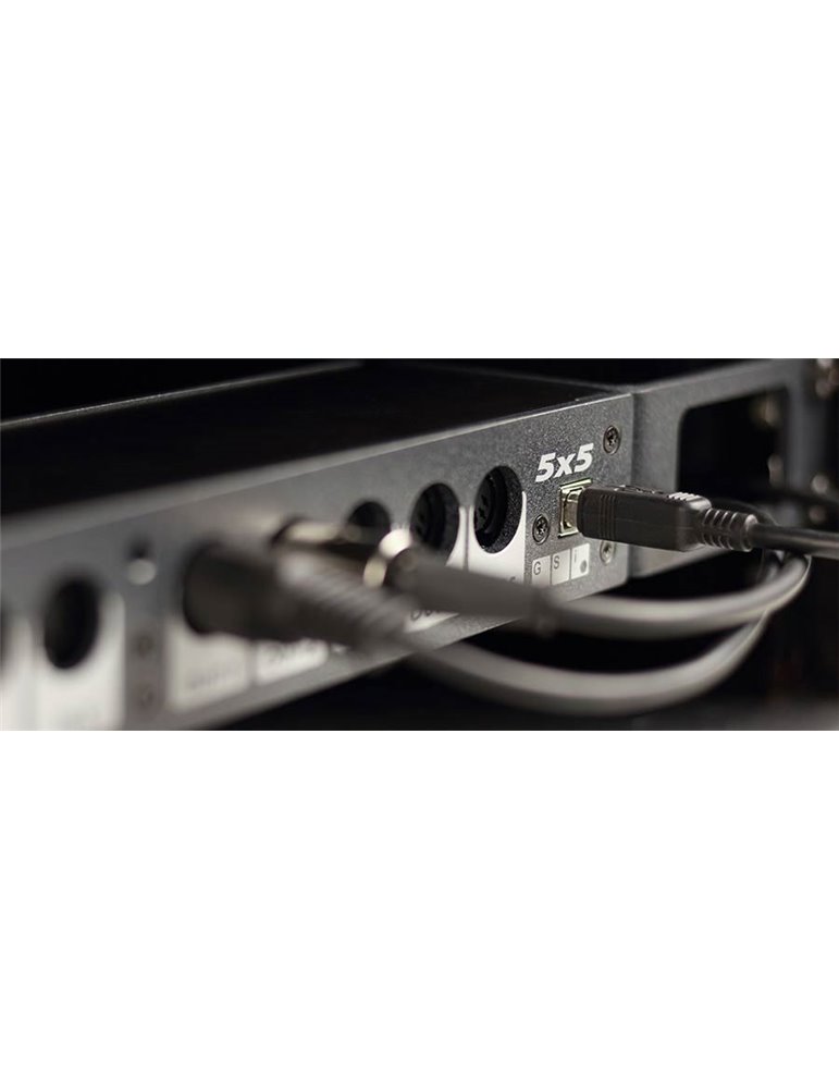 Interfaz midi USB Crumar con 5 In/Out
