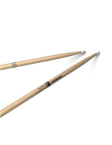 Baqueta de nogal americano con punta de nailon 420 de ProMark, diseñada por Mike Portnoy.